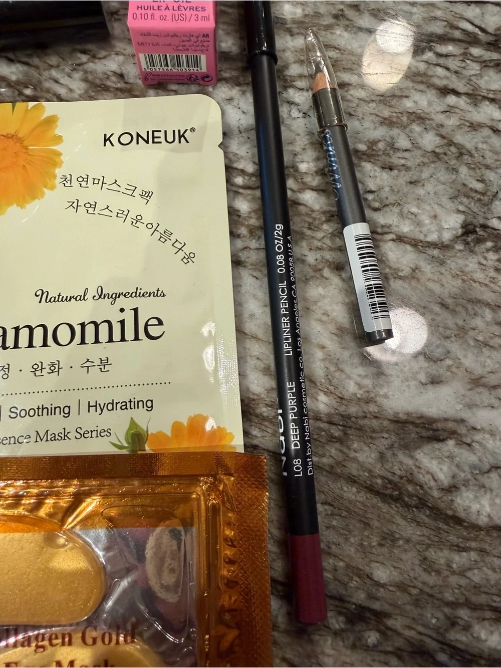 Marigold Face Mask & Garnet Scrunchie Gift Set - Burgundy